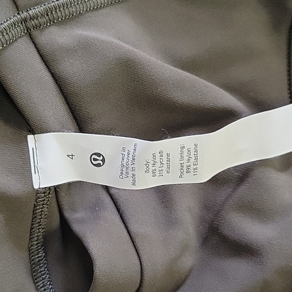 Lululemon army green pocket capri sz 4 - Picture 5 of 5